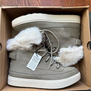 Women's Fur-Lined Gray Boots